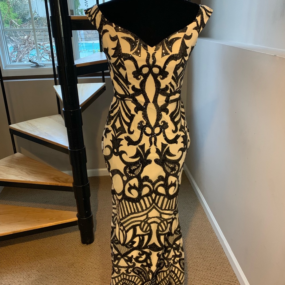 Stunning detailed sequin gown.
